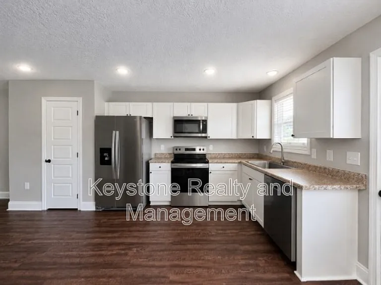 146 Village Dr — Photo 3