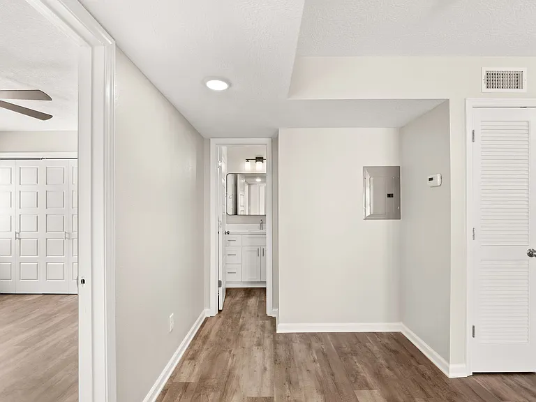 270 Bruce Cir #6 — Photo 14