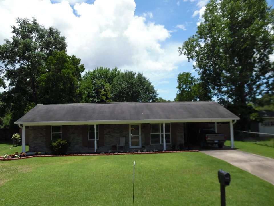 1st image of 3 Park Dr