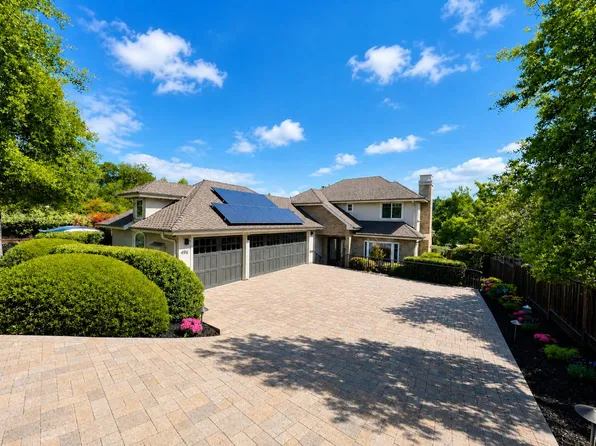 496 Summit Dr, Redwood City, CA 94062