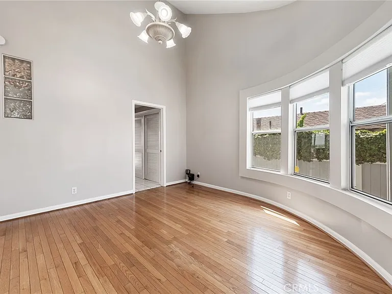1536 Silver St — Photo 6