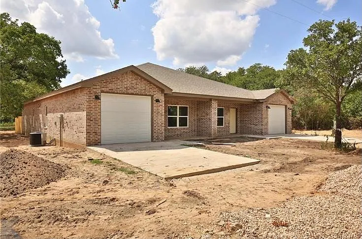 Building Photo - 409 Private Road 1208 #B