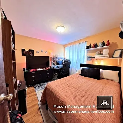 3 bed, 1.0 bath, 898 sqft, $3,000 — Photo 4