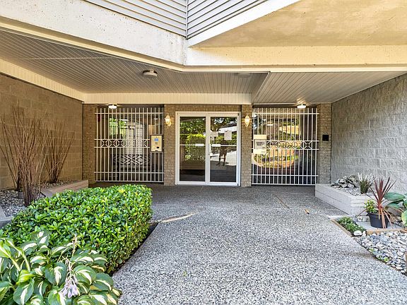 3rd image of 450 Bromley St #313