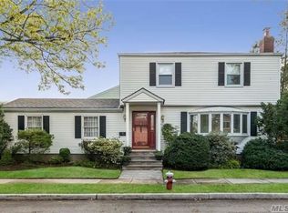 19 Glen Rd, Garden City, NY 11530
