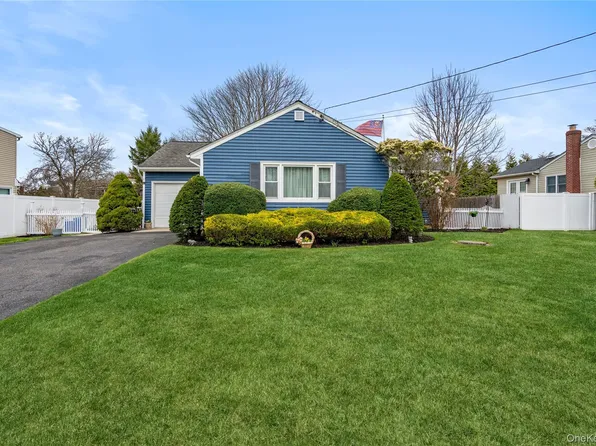 310 Candee Avenue, Sayville, NY 11782