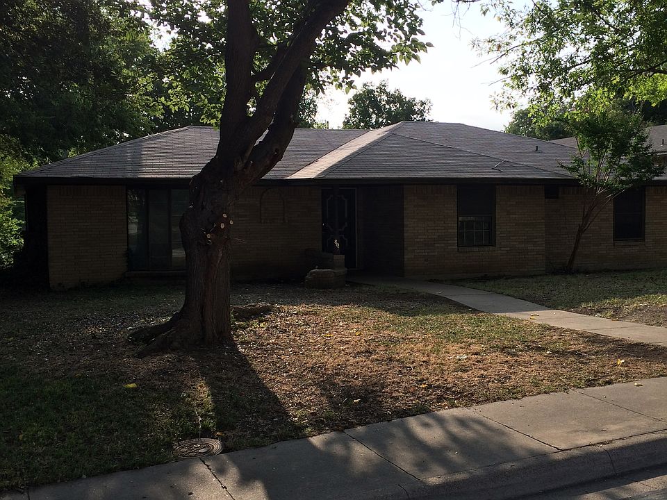 1st image of 804 Dennis Dr