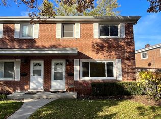 1134 N Boxwood Dr, Mount Prospect, IL