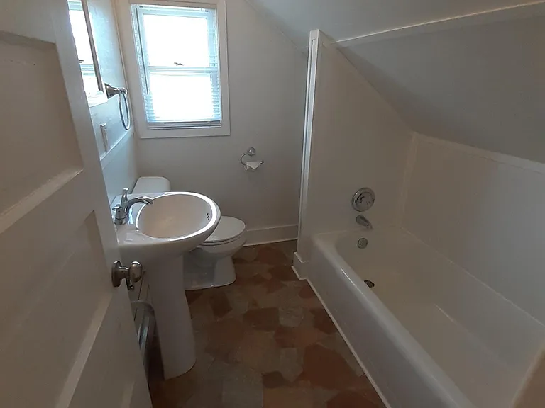 302 Main St W — Photo 14