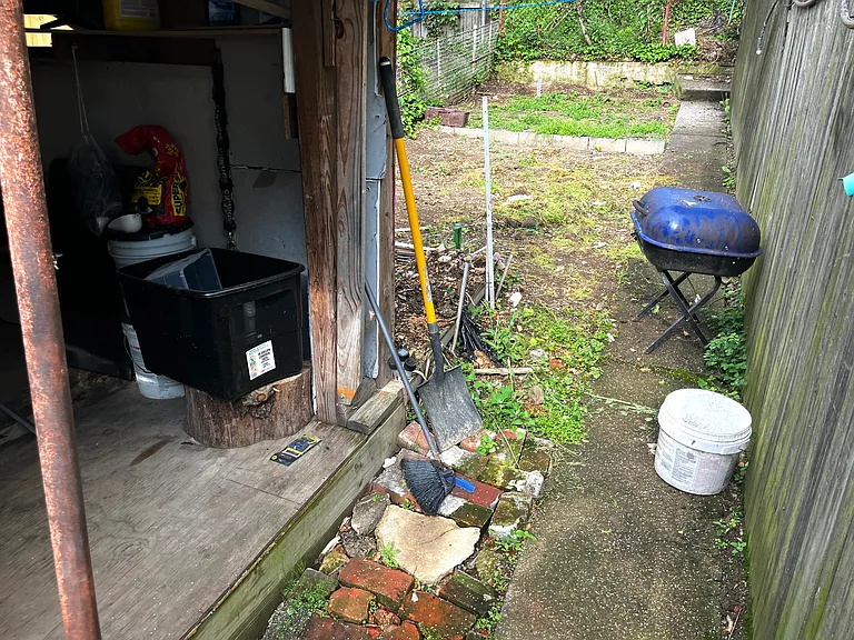 437 Linden St — Photo 9
