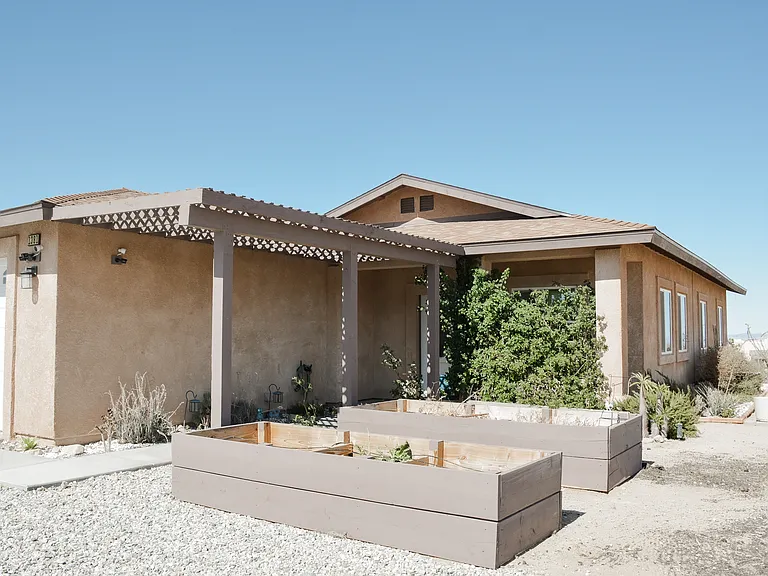 1381 Soledad Ave — Photo 4