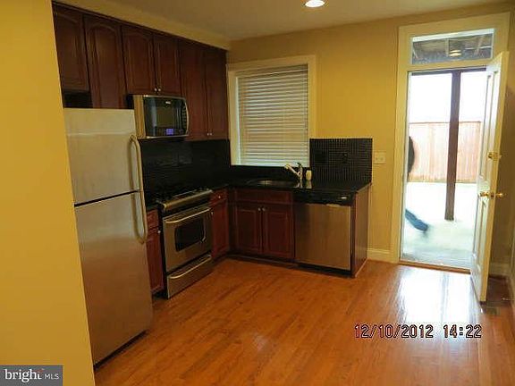 2nd image of 643 S Lakewood Ave