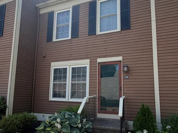 68 Foxbridge Village, Branford, CT 06405