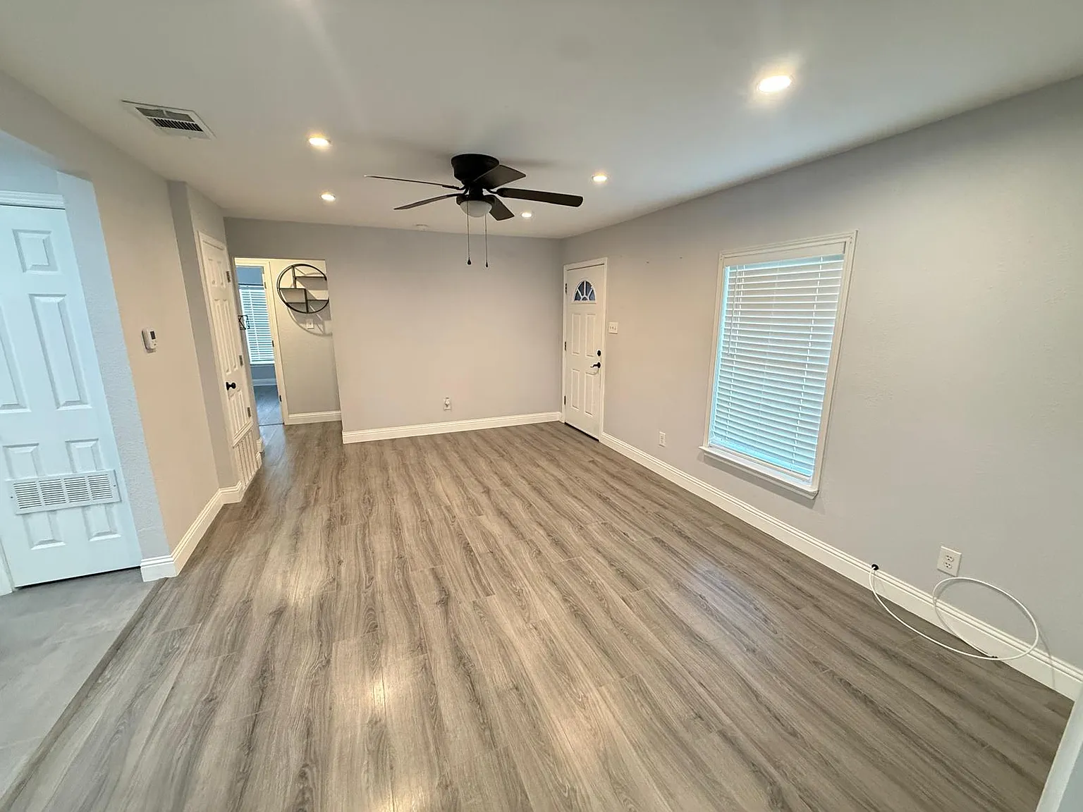3 bed, 1.5 bath, 1131 sqft, $2,100 — Photo 4