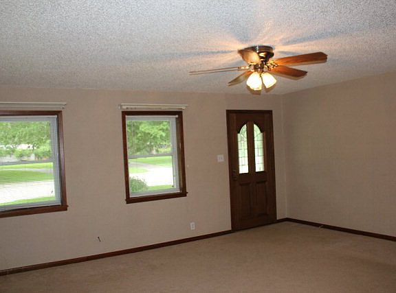 3rd image of 329 Oak Dr