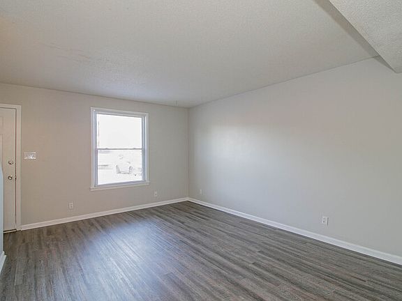 5th image of 809B Golfview Pl