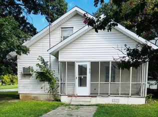515 Carnes St, Gainesville, TX 76240
