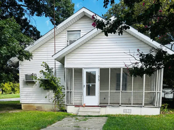 515 Carnes St, Gainesville, TX 76240