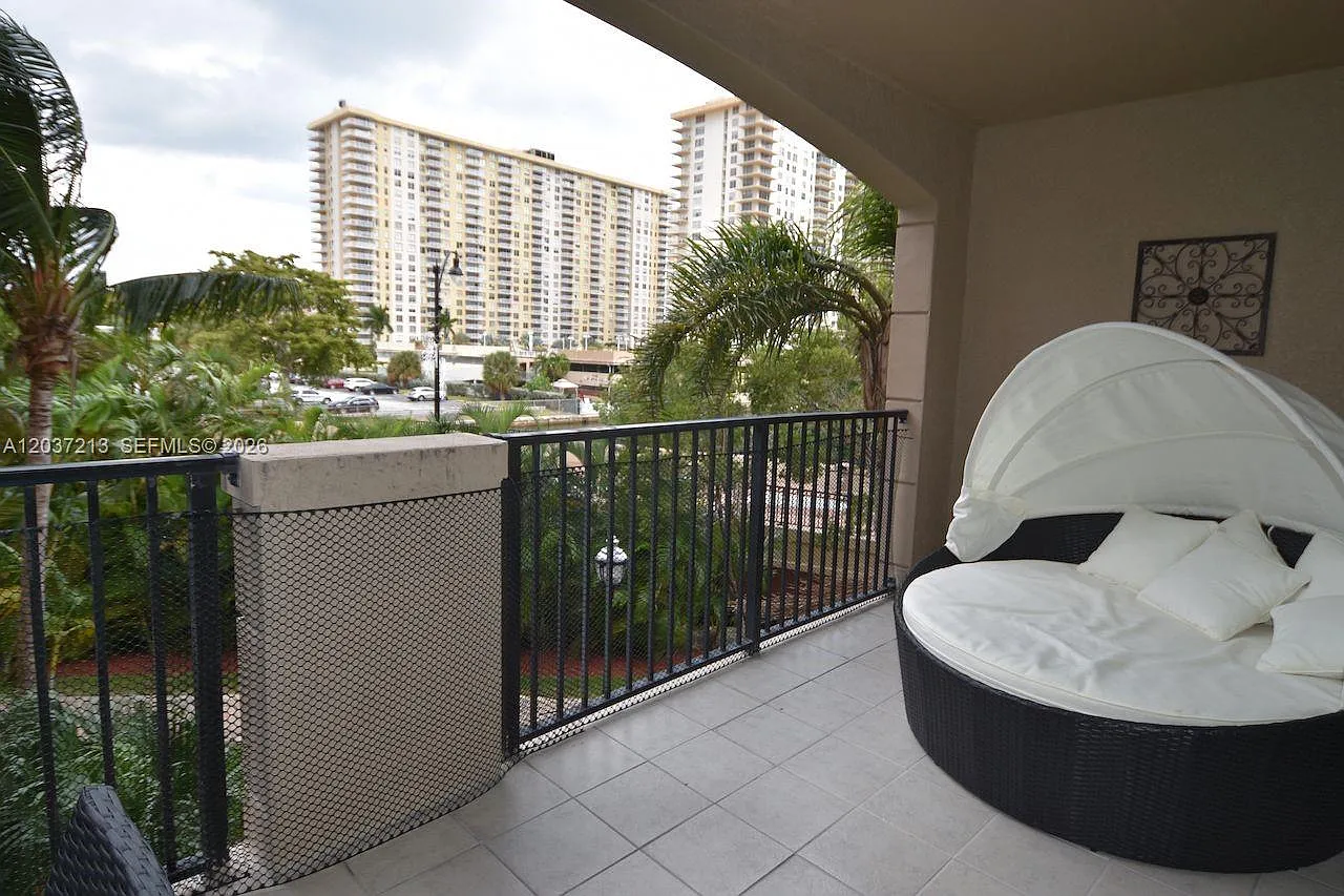 Porto Bellagio Condo — Photo 1
