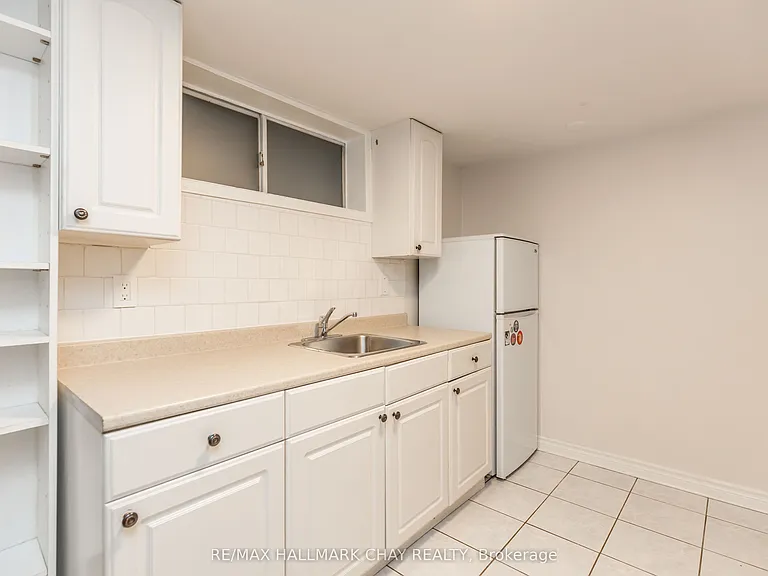 80 Rushbrooke Ave #LOWER — Photo 6