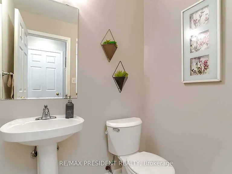 55 Eastway St — Photo 12