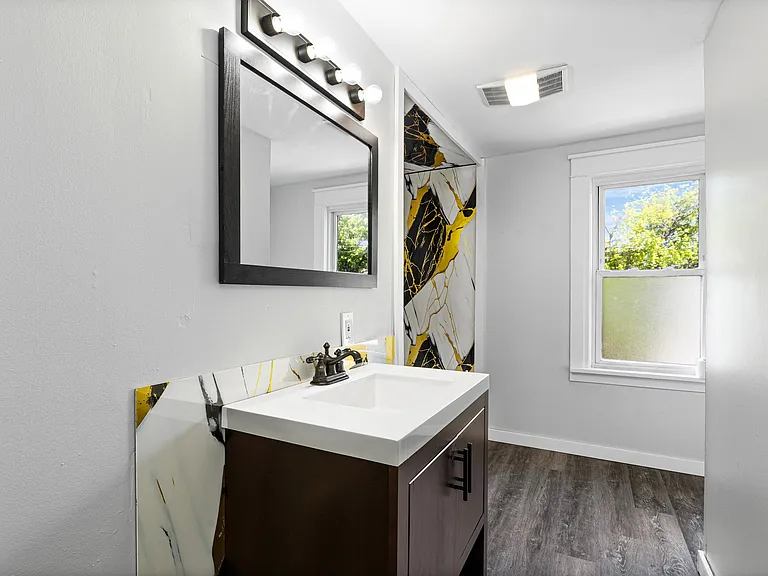 134 W Chestnut St — Photo 21