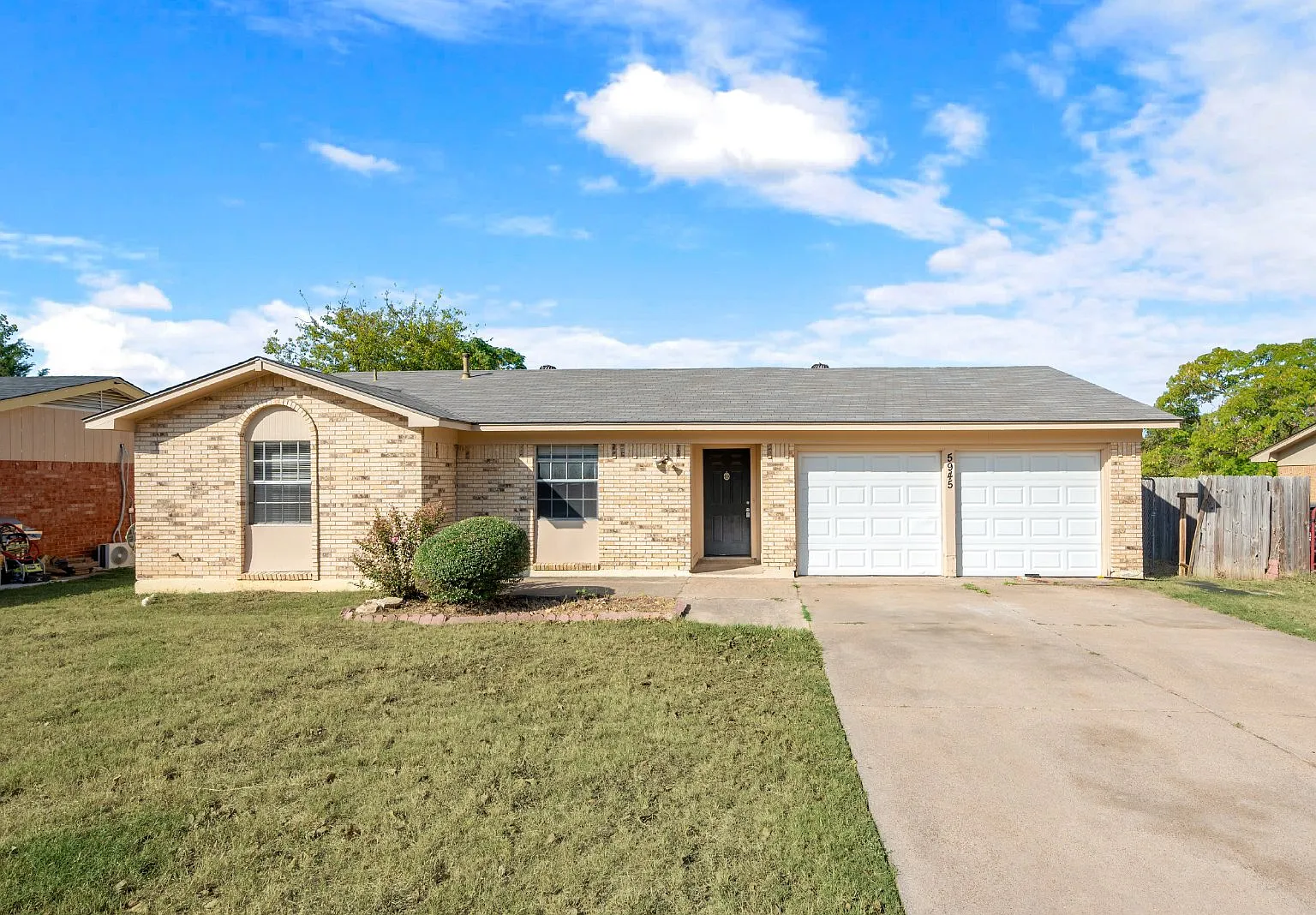 3 bed, 1.5 bath, 1091 sqft, $1,750 — Photo 1