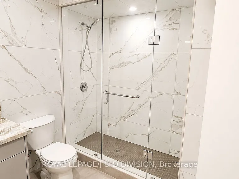 2579 Yonge St #202 — Photo 23
