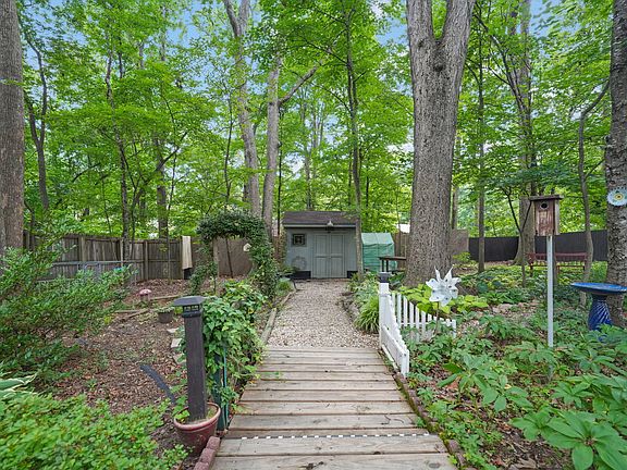 2nd image of 5523 Newberry Dr