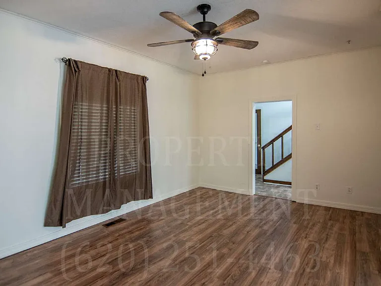 929 E Myrtle St — Photo 12