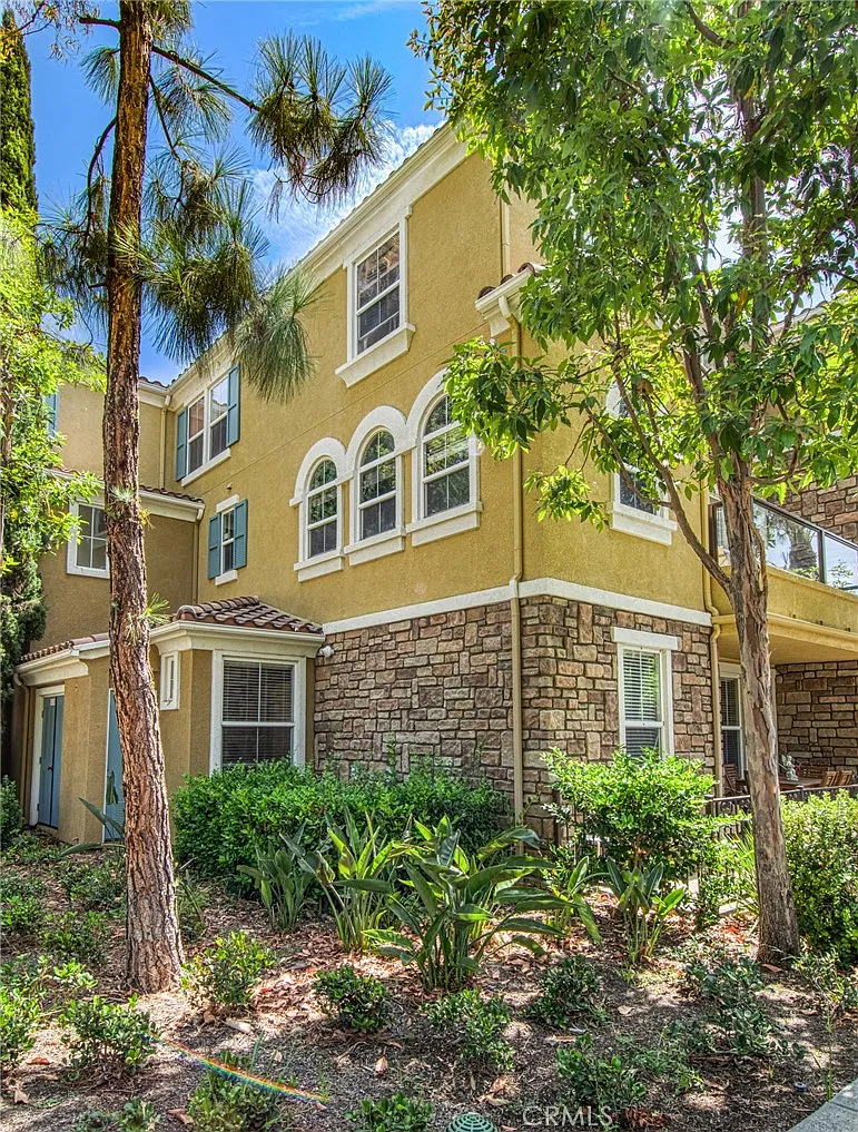 2 bed, 2.5 bath, 1167 sqft, $3,600 — Photo 1