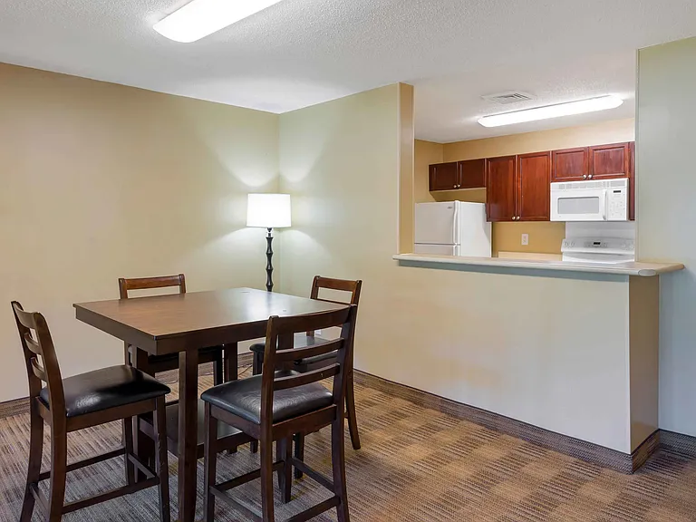 1 Bedroom Suite - 1 King Bed