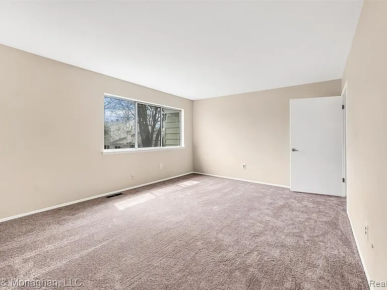 1921 Wickham St — Photo 12