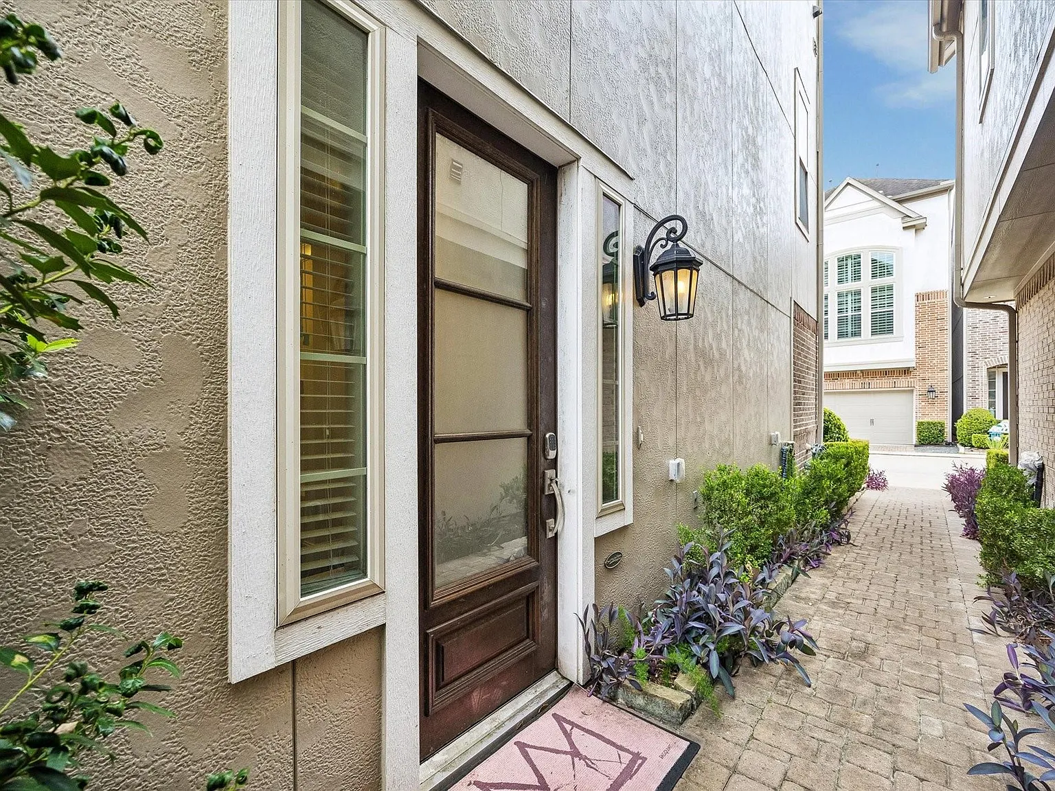 3 bed, 3.5 bath, 2476 sqft, $3,600 — Photo 3