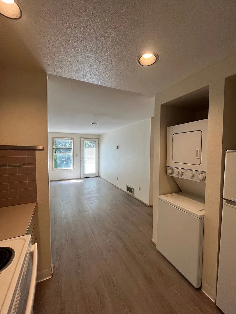 Boston West Apartments — Photo 4