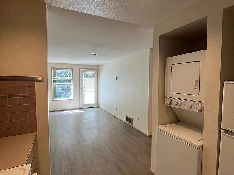 Boston West Apartments — Photo 4