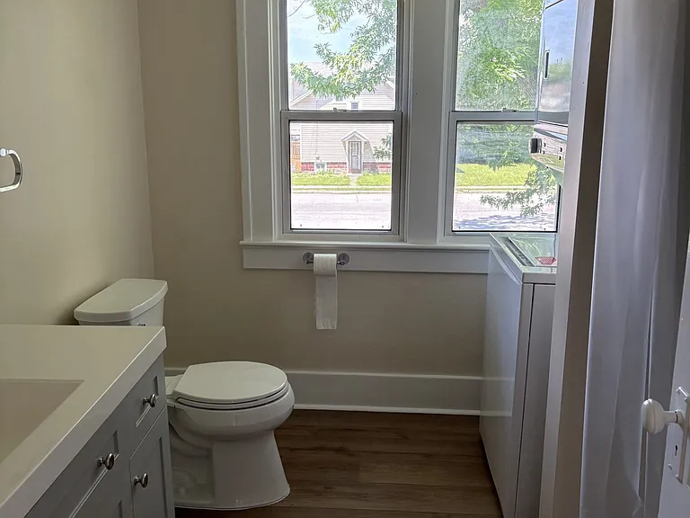 543 Saint Charles St — Photo 10
