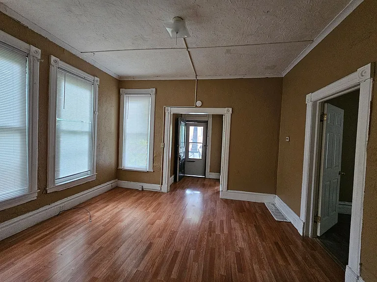 1812 NE Monroe St — Photo 1