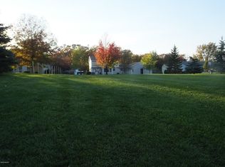 7887 Parkside Ct, Jenison, MI 49428