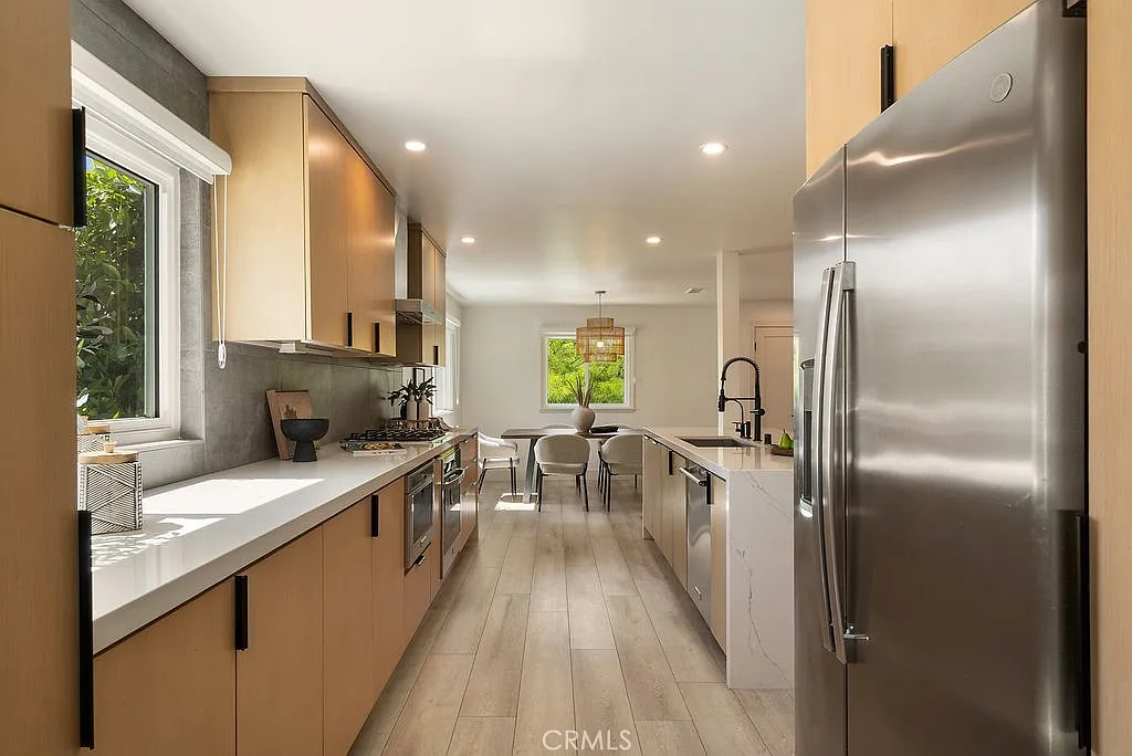 4 bed, 1972 sqft, $8,500 — Photo 4