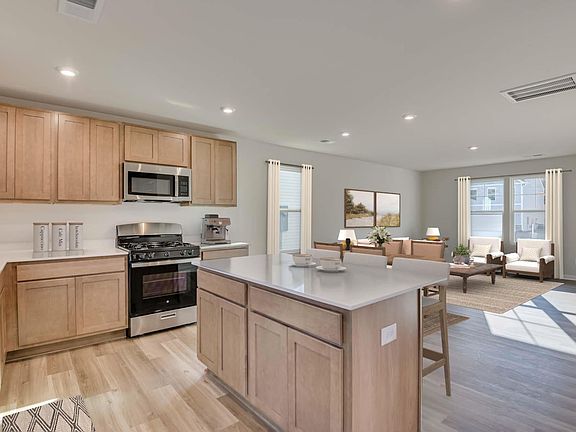 5th image of 239 Kingfield Dr