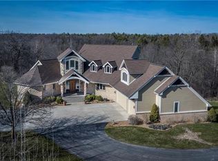 10363 Fairlane Dr, South Lyon, MI 48178