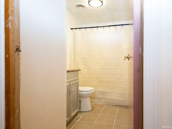 5th image of 137 Village Cir W #137