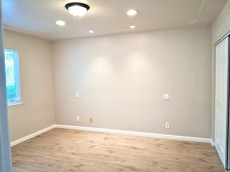 187 Washington St — Photo 12