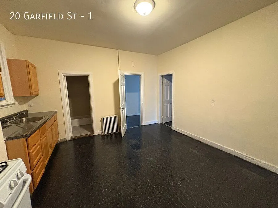 4 bed, $2,900 — Photo 4