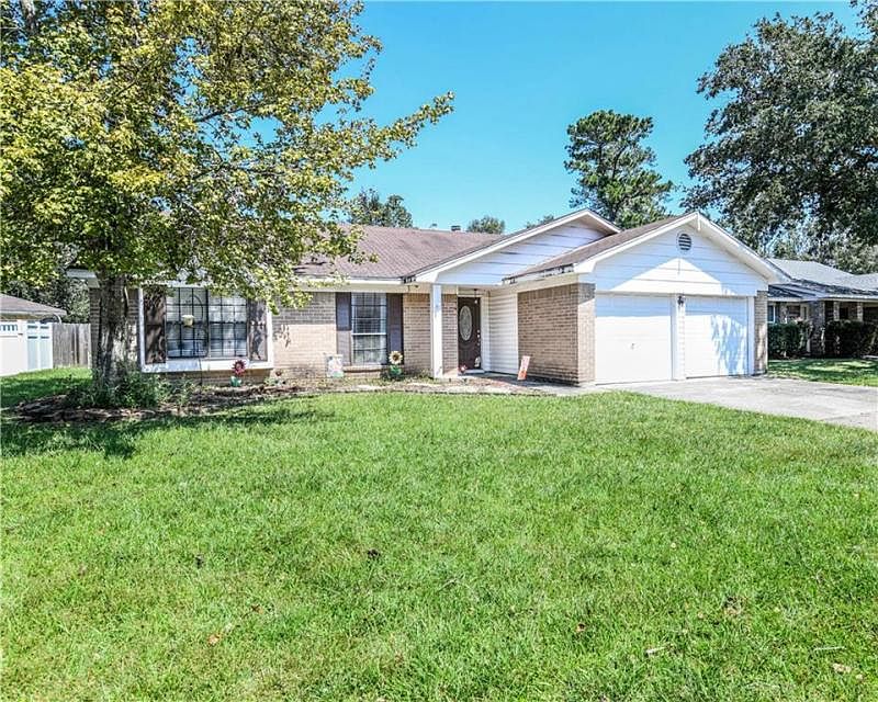 1st image of 408 W Lake Catahoula Ct