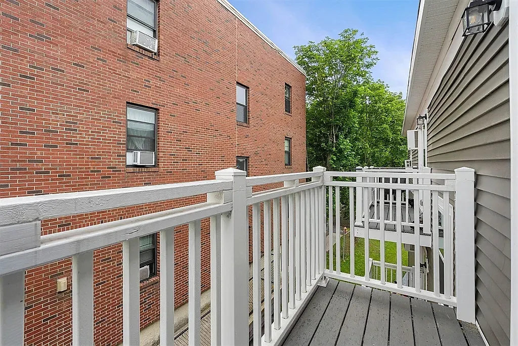 1 bed, 588 sqft, $2,100 — Photo 3