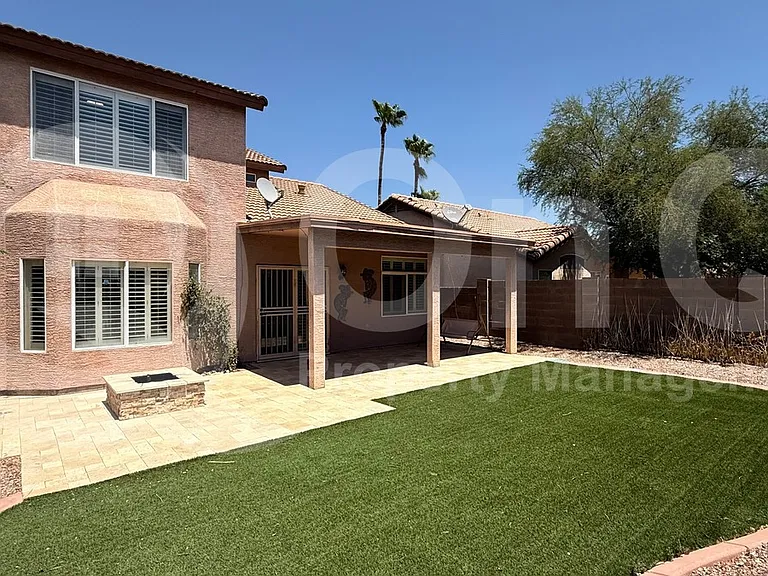3211 E Behrend Dr — Photo 28