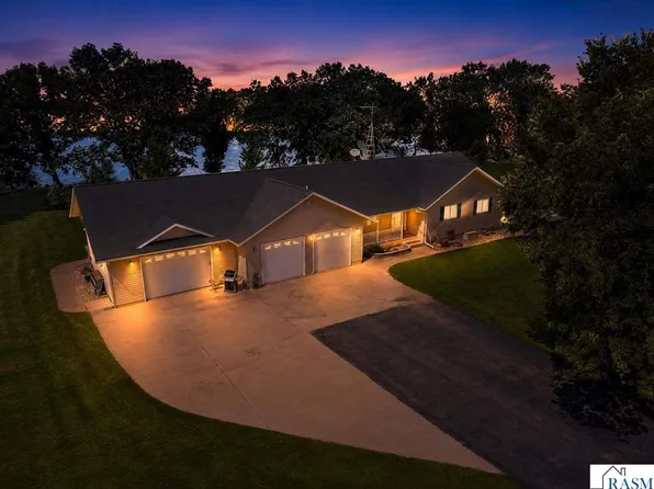 4 S Fox Lake Dr W, Sherburn, MN 56171