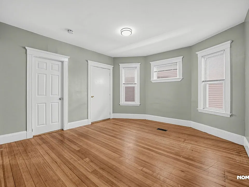 29 W Tremlett St #1
